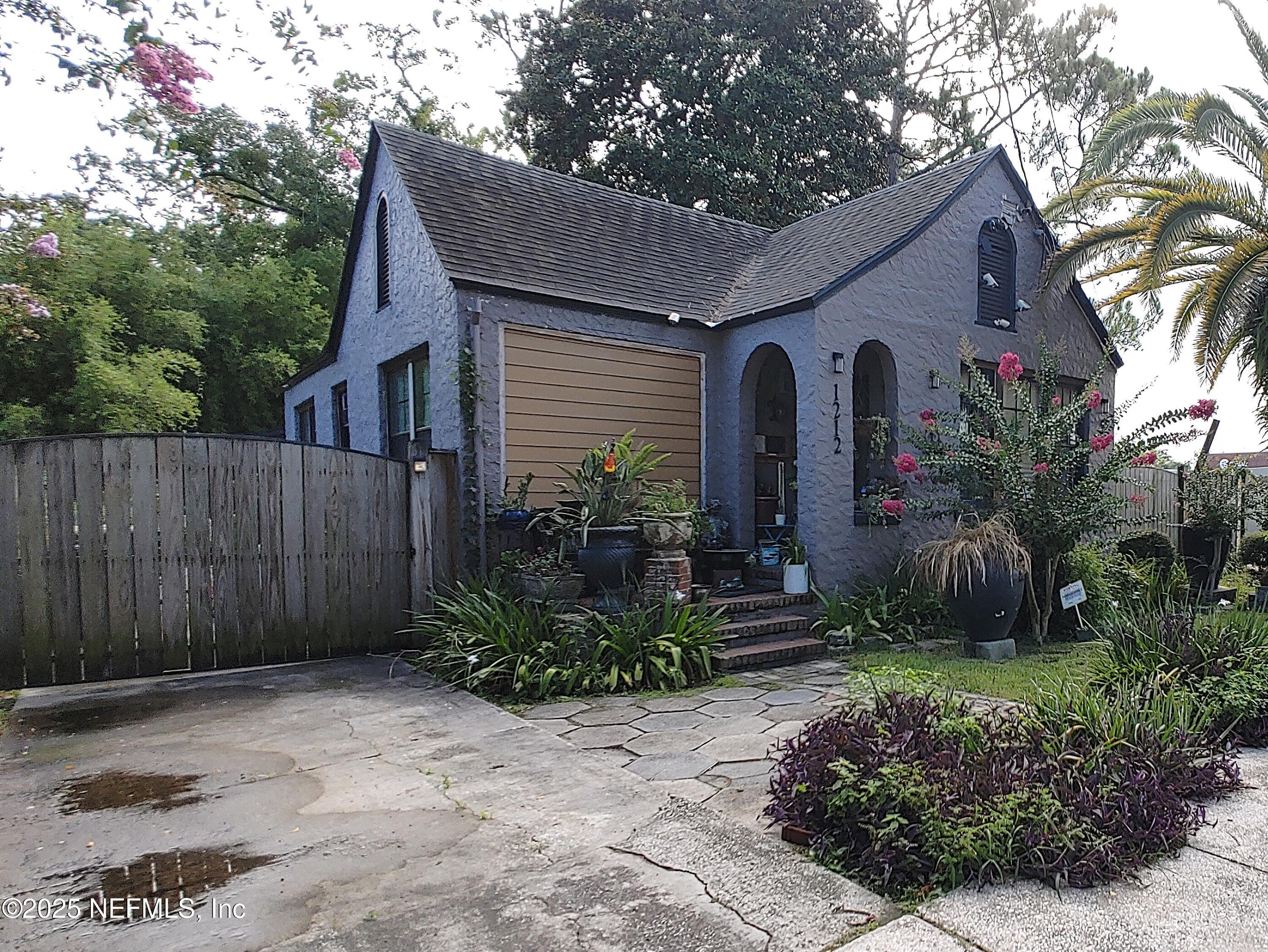 Property Photo: 1212 Talbot Avenue FL 32205