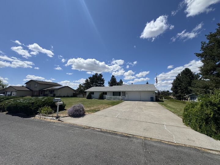 Property Photo: 3101 NE Tennessee Lane OR 97754