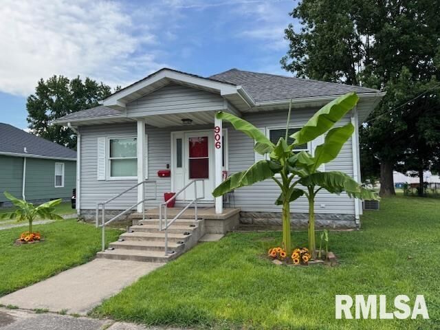 Property Photo:  906 E Carter Street  IL 62959 