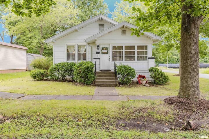 Property Photo:  220 S 8th Street  IL 62948 