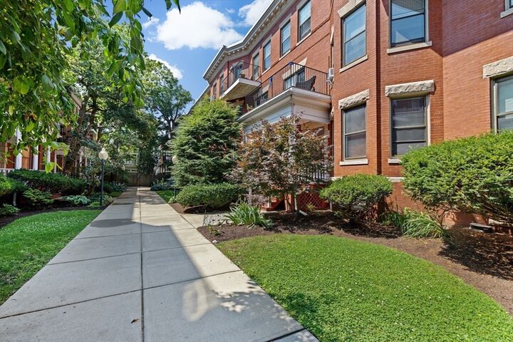 5 Auburn Ct 1  Brookline MA 02446 photo