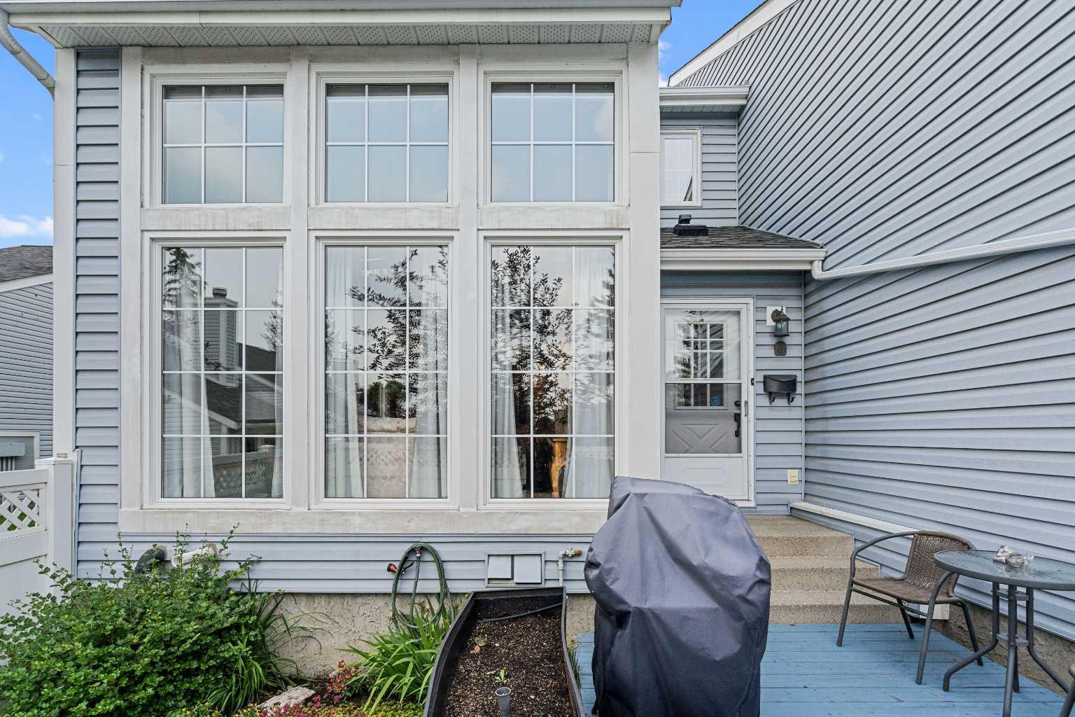 Property Photo:  28 Berwick Crescent NW 33  AB T3K 1Y7 