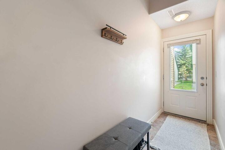 Photo de la propriété:  324 Bridlewood Lane SW  AB T2Y 3X8 