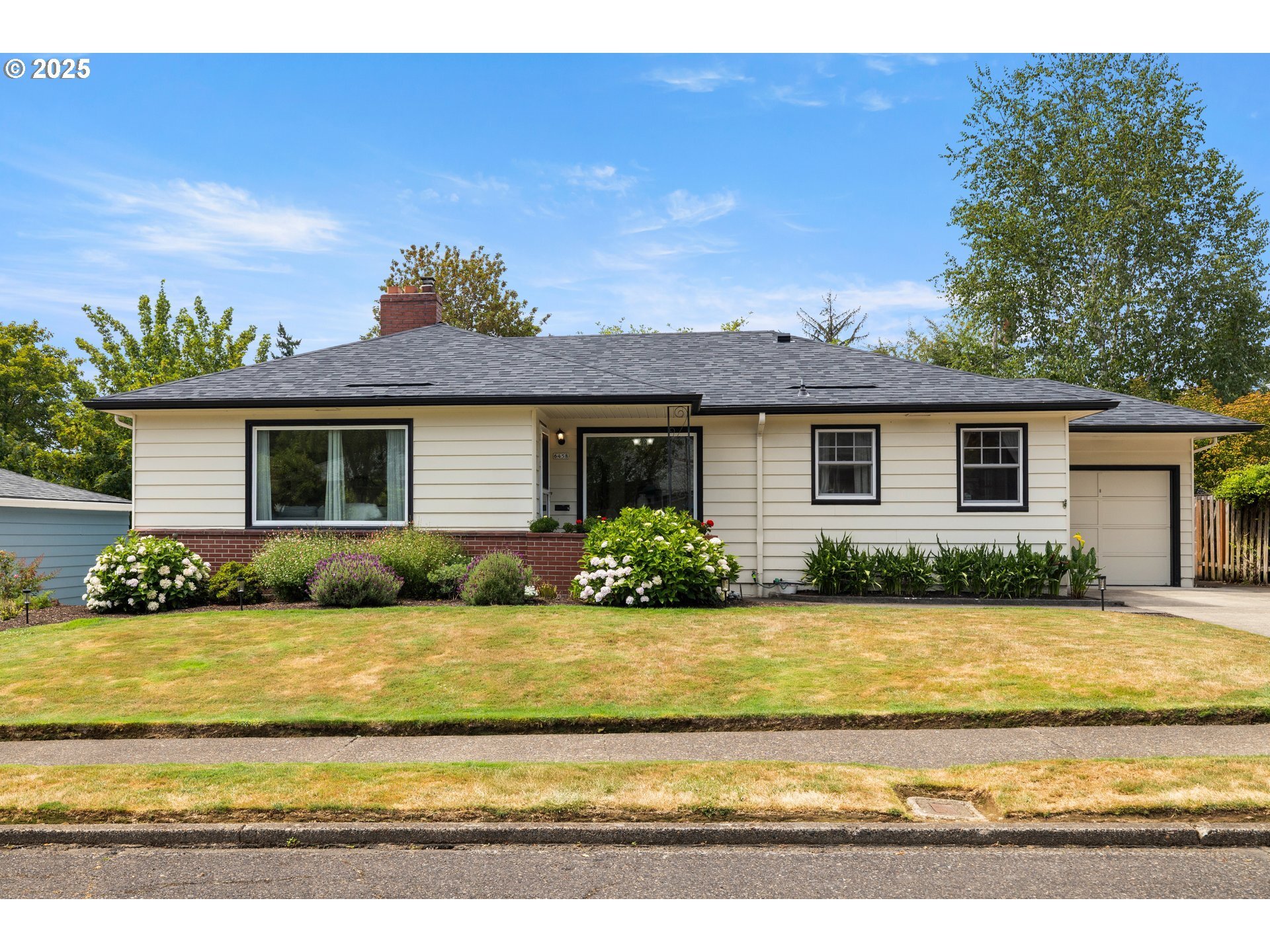 Property Photo: 6458 SW Loop Dr OR 97221