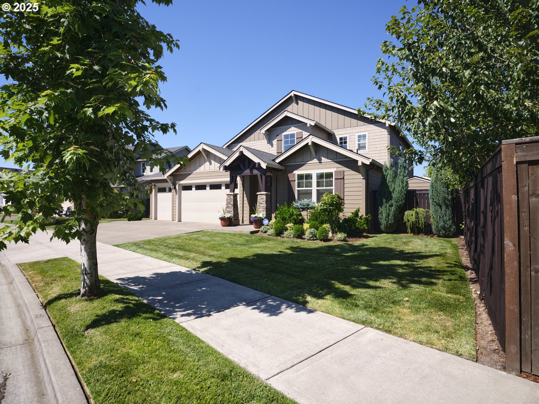 Property Photo: 13908 NW 55th Ave WA 98685