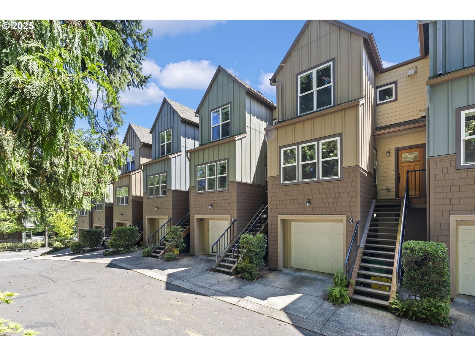 Property Photo:  7909 SW 31st Ave 6  OR 97219 