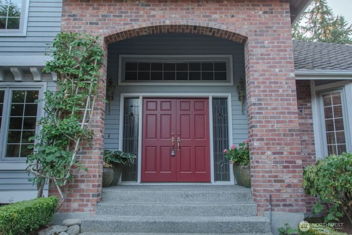 Property Photo:  8816 SE 77th Place  WA 98040 