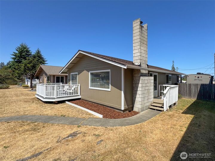Property Photo: 521 W 9th Street WA 98362