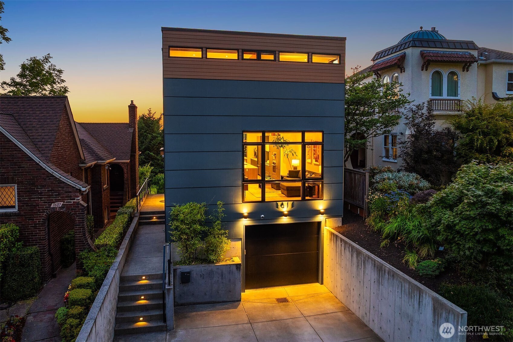 Property Photo: 1611 9th Avenue W WA 98119