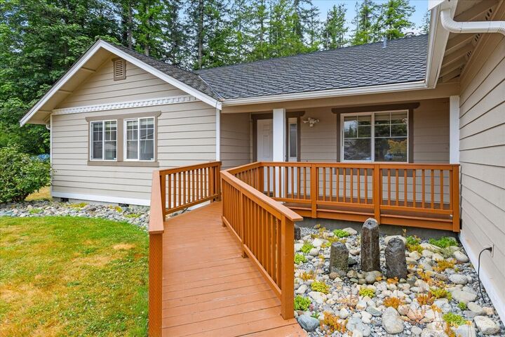 Property Photo: 1501 Elizabeth Lane WA 98251