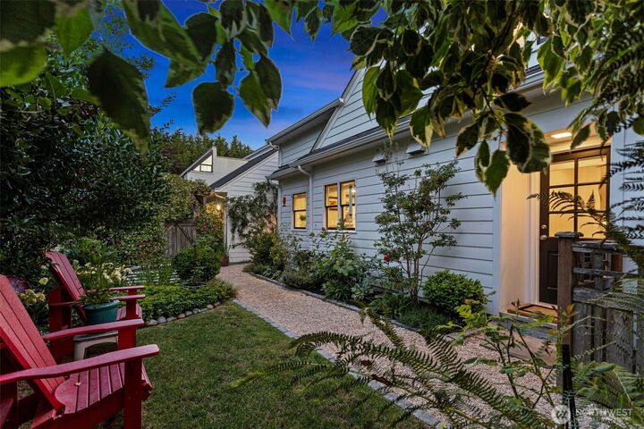 Property Photo:  6641 NE Windermere Road  WA 98115 