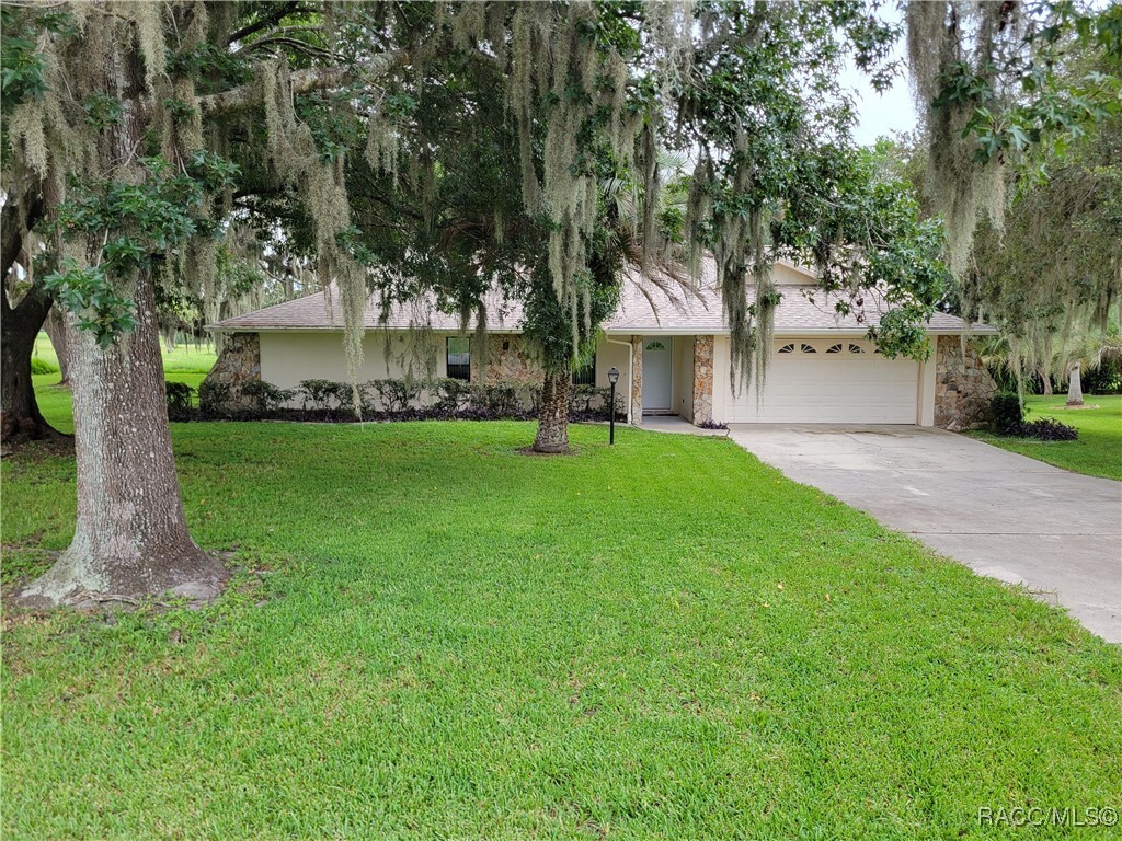 Property Photo: 1131 N Sabal Palm Way FL 34453