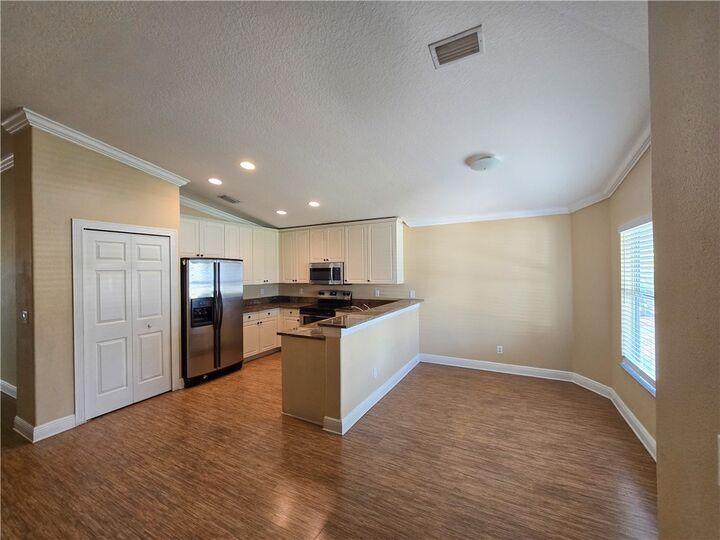 Property Photo: 829 Greenleaf Circle FL 32960
