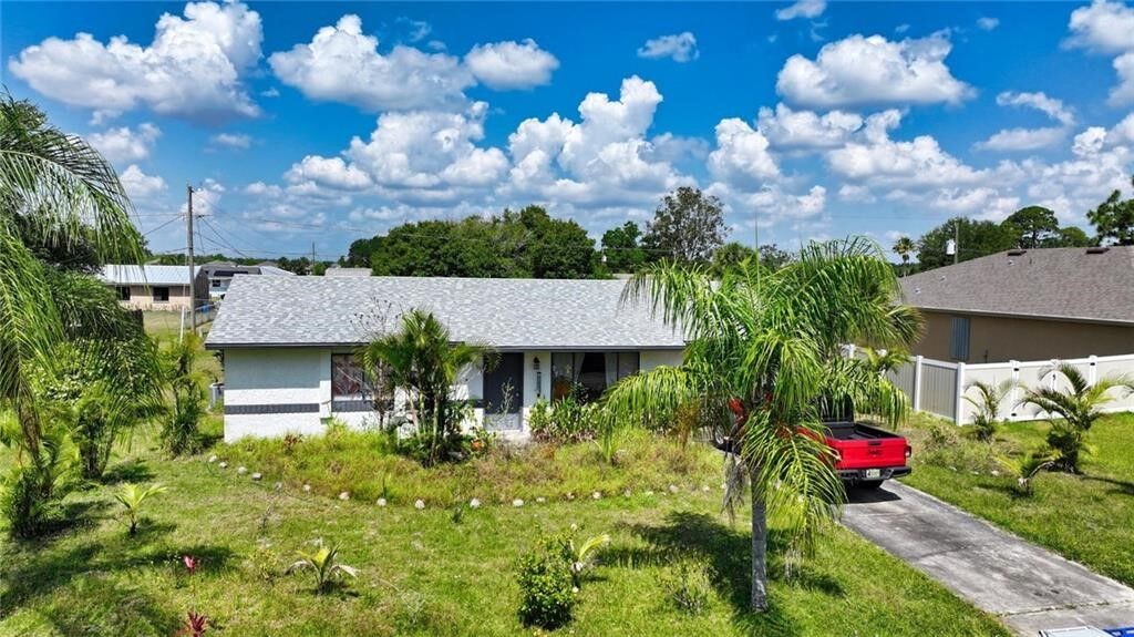 Property Photo: 2235 18th Avenue SW FL 32962