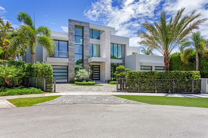 Property Photo:  862 NE 33rd Street  FL 33431 