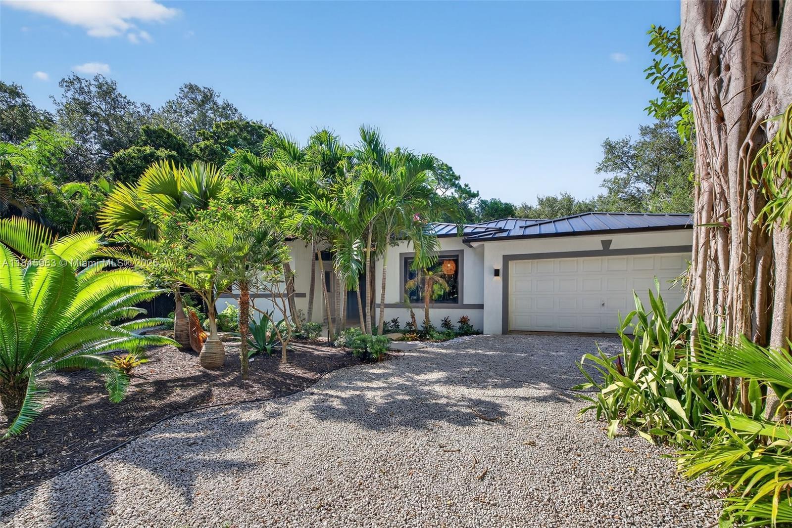 Property Photo:  1511 SW 30th Pl  FL 33315 