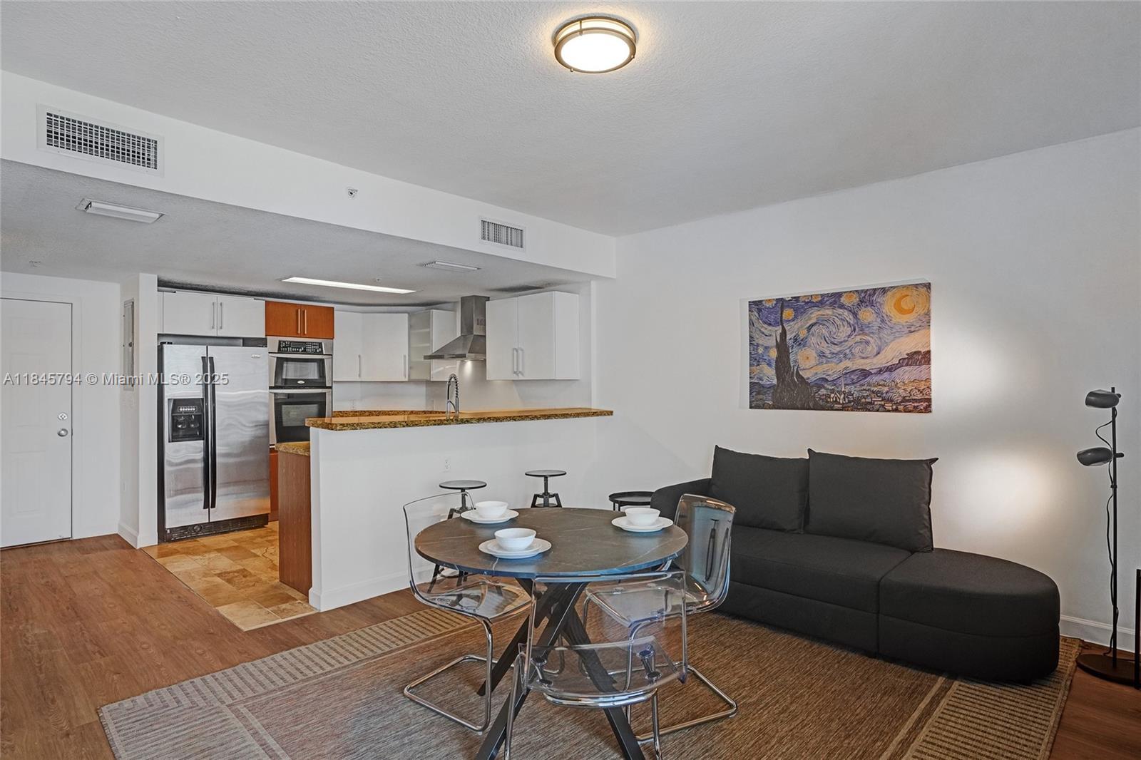 Property Photo: 170 SE 14th St 2806 FL 33131