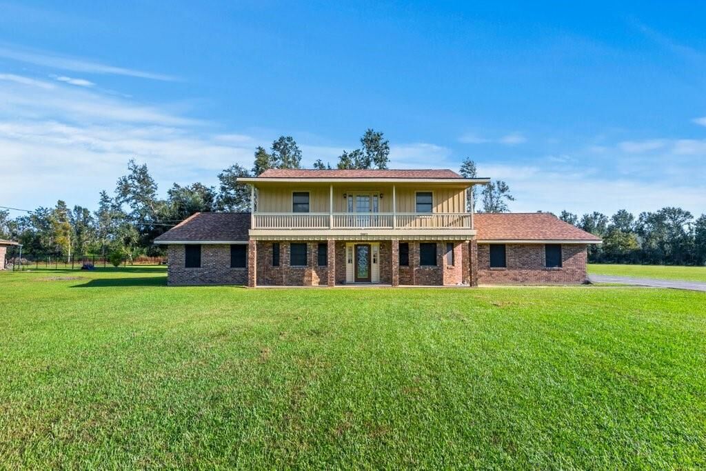 Property Photo:  2802 Mickey Lane  LA 70607 