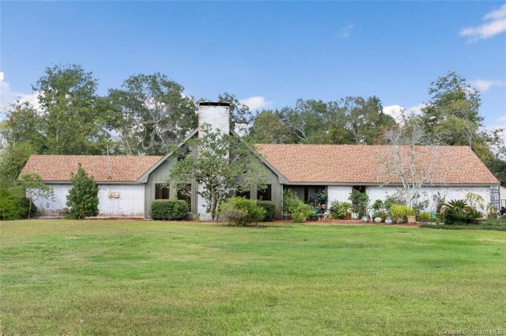 Property Photo: 2465 Evangeline Oaks Drive LA 70665