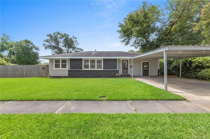 Property Photo:  1212 E School Street E  LA 70607 