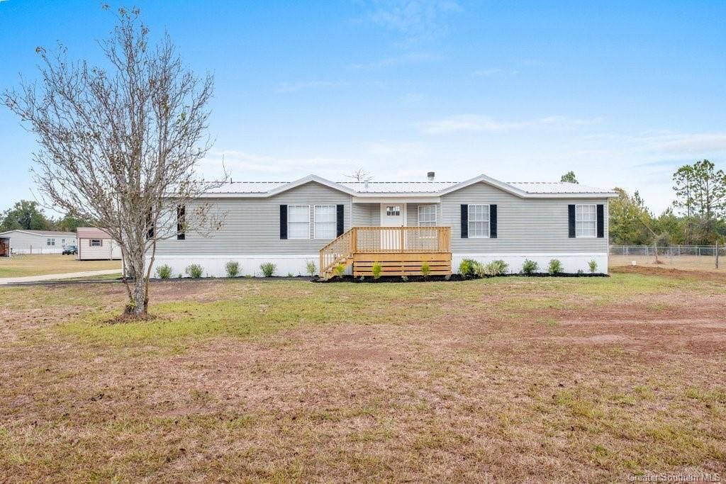 Property Photo: 2061 E Holbrook Circle E LA 70663