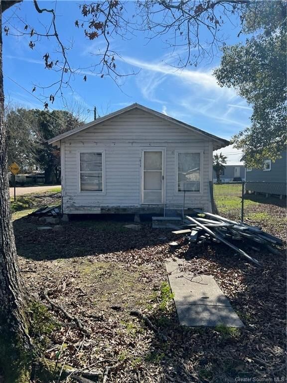 Property Photo:  1613 2nd Avenue  LA 70648 