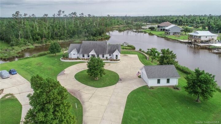 Property Photo: 7012 Captains Cove LA 70605