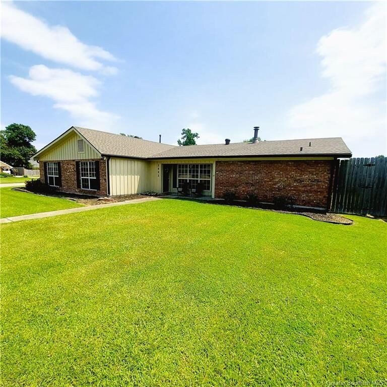 Property Photo: 2021 Marge Lane LA 70663