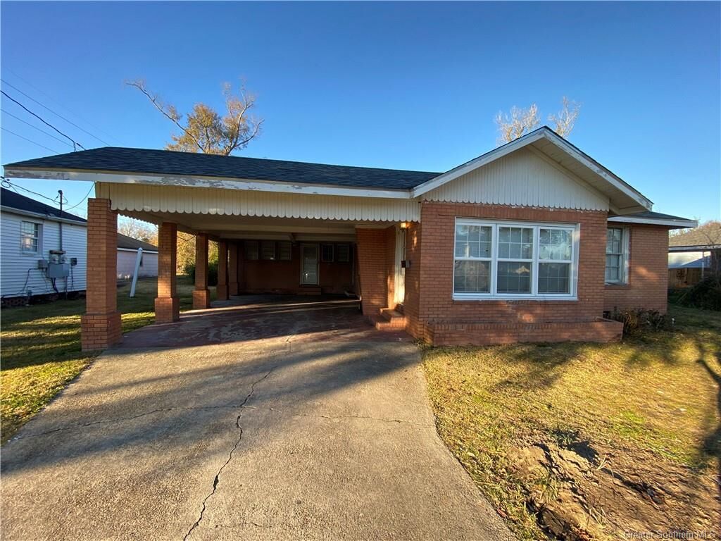 Property Photo: 1103 Oklahoma Street LA 70607