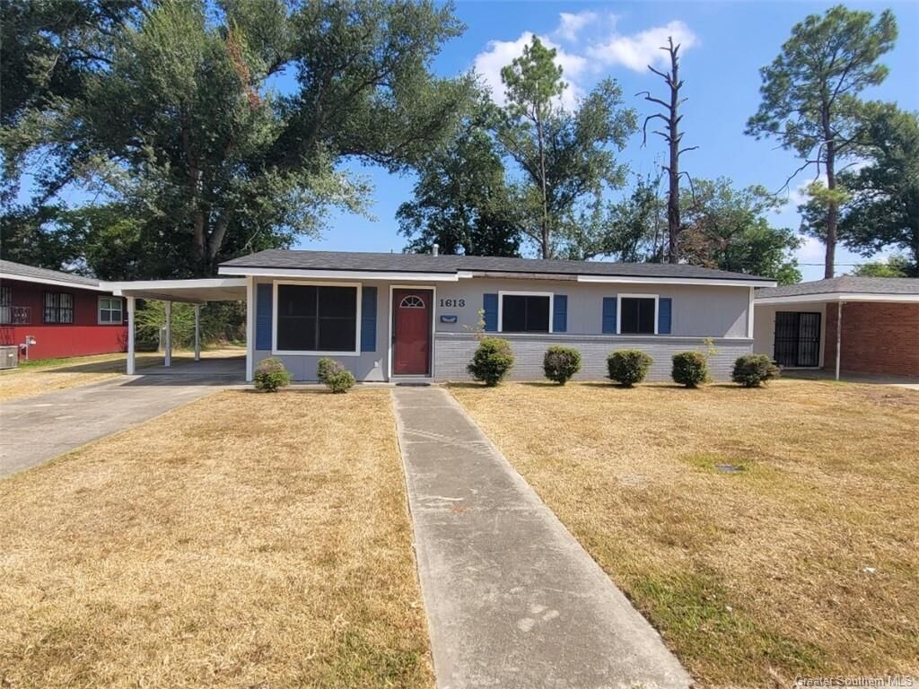 Property Photo: 1613 Sunset Drive LA 70607