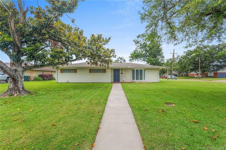 Property Photo:  649 Contour Drive  LA 70605 
