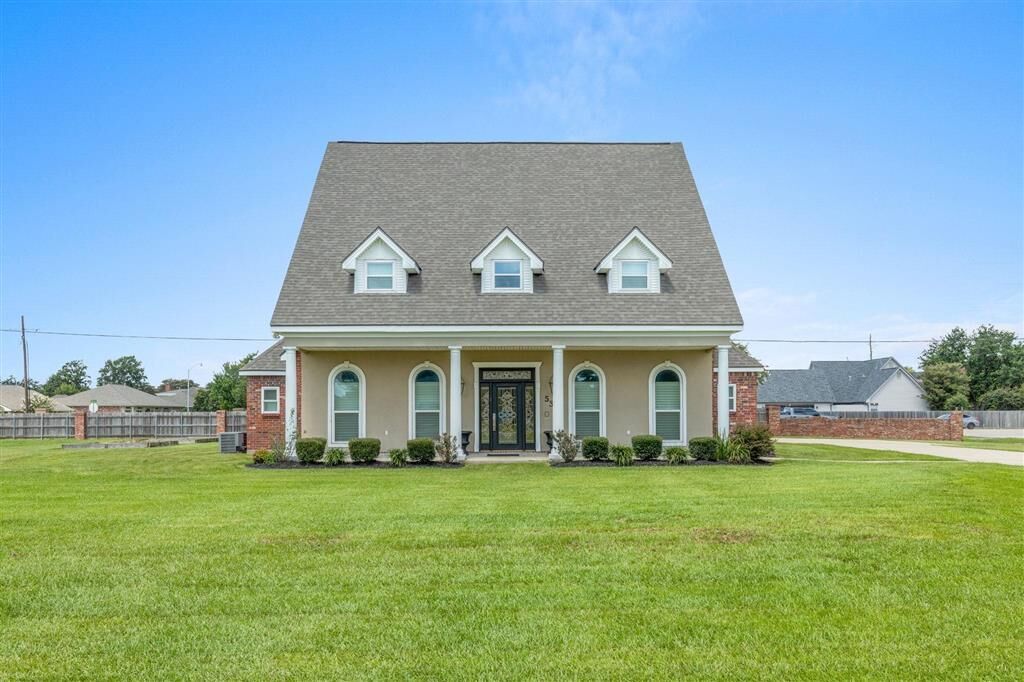 Property Photo: 5350 Pheasant Lane LA 70605