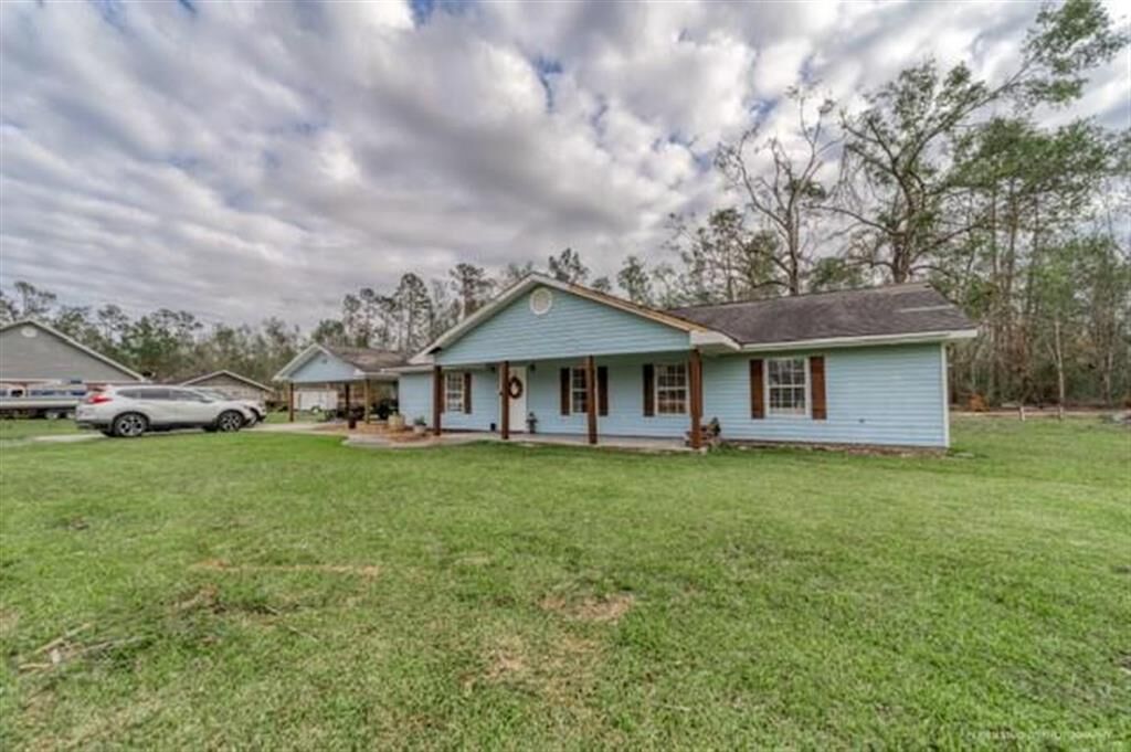 Property Photo:  2502 King Road  LA 70663 
