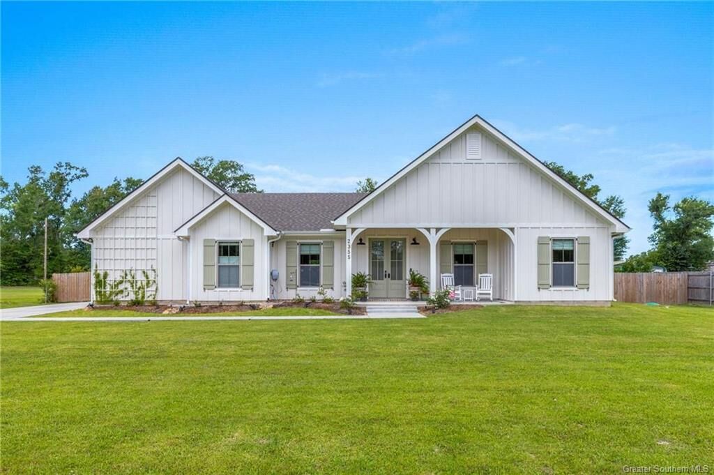 Property Photo: 2355 Duplechin Lane LA 70611