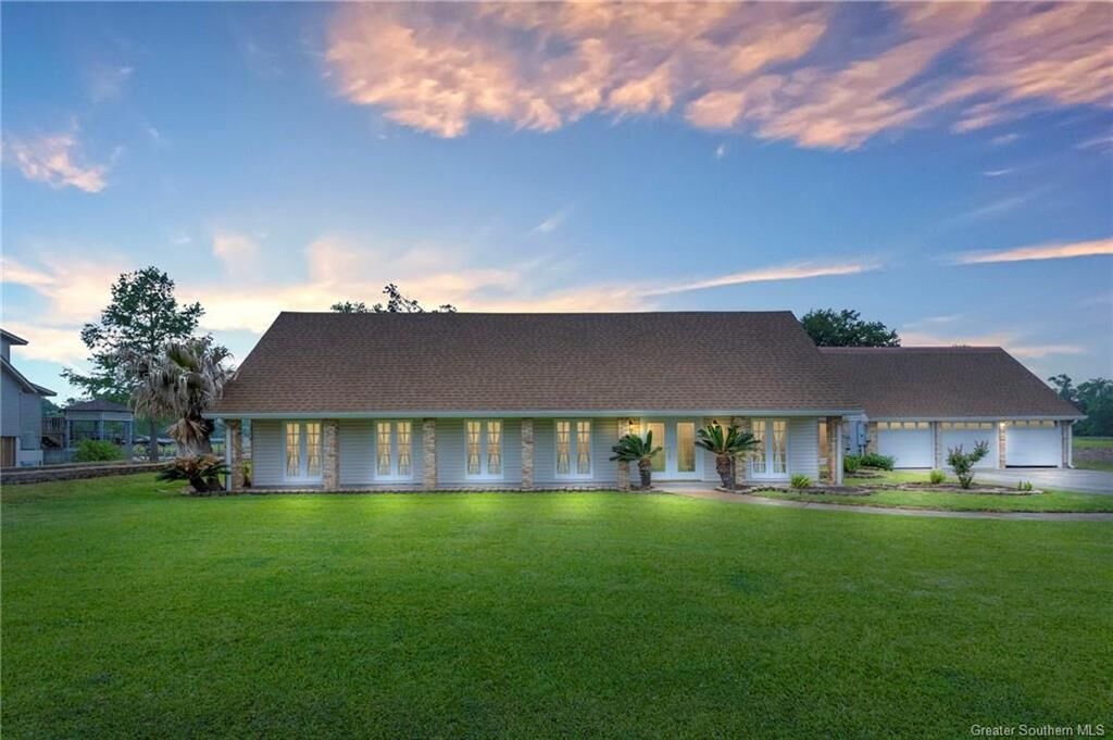 Property Photo: 5204 La Paix Drive LA 70665