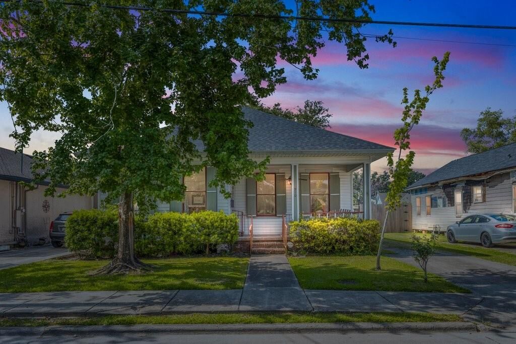 Property Photo: 910 Cleveland Street LA 70601