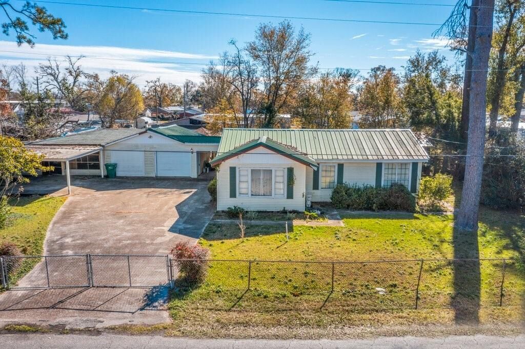 Property Photo:  855 E Lyons Street E  LA 70663 