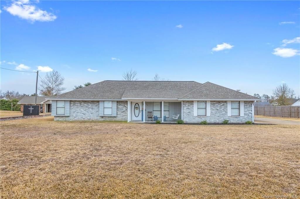 Property Photo:  1533 Sawnee Drive  LA 70611 