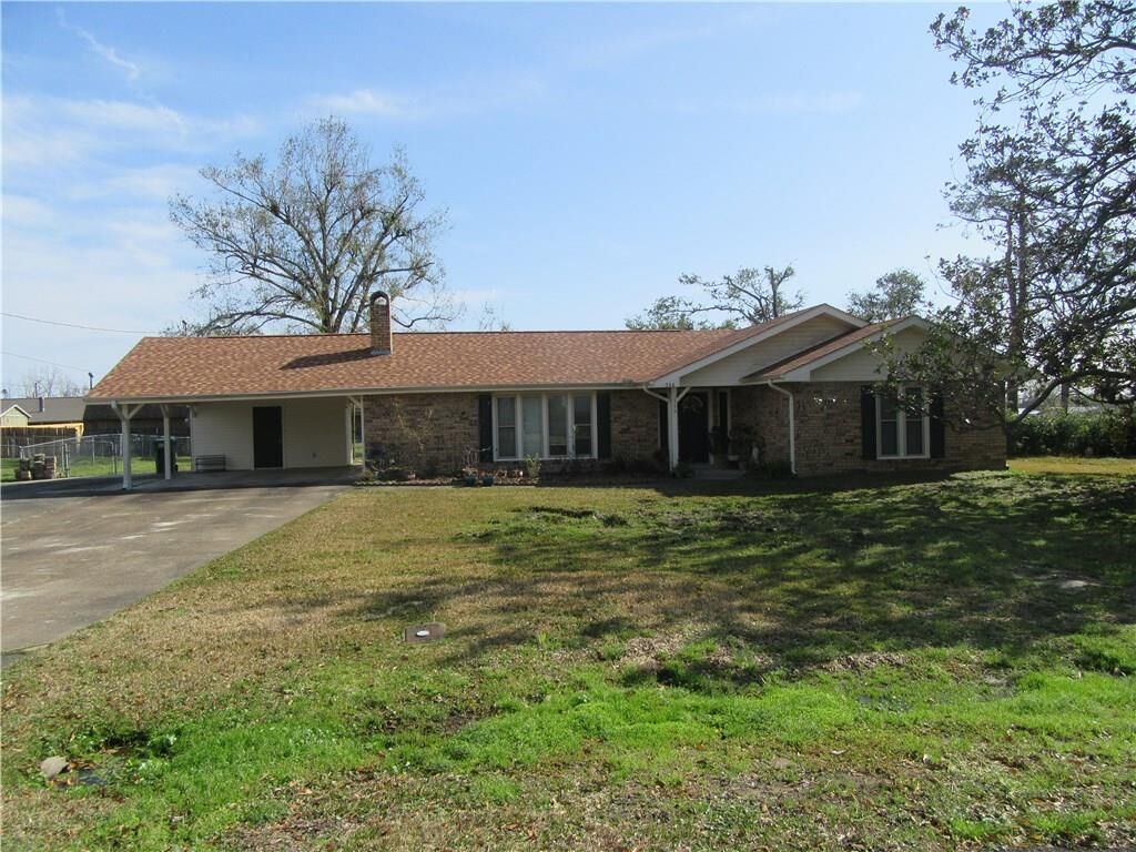 Property Photo: 348 W Borel Drive W LA 70611