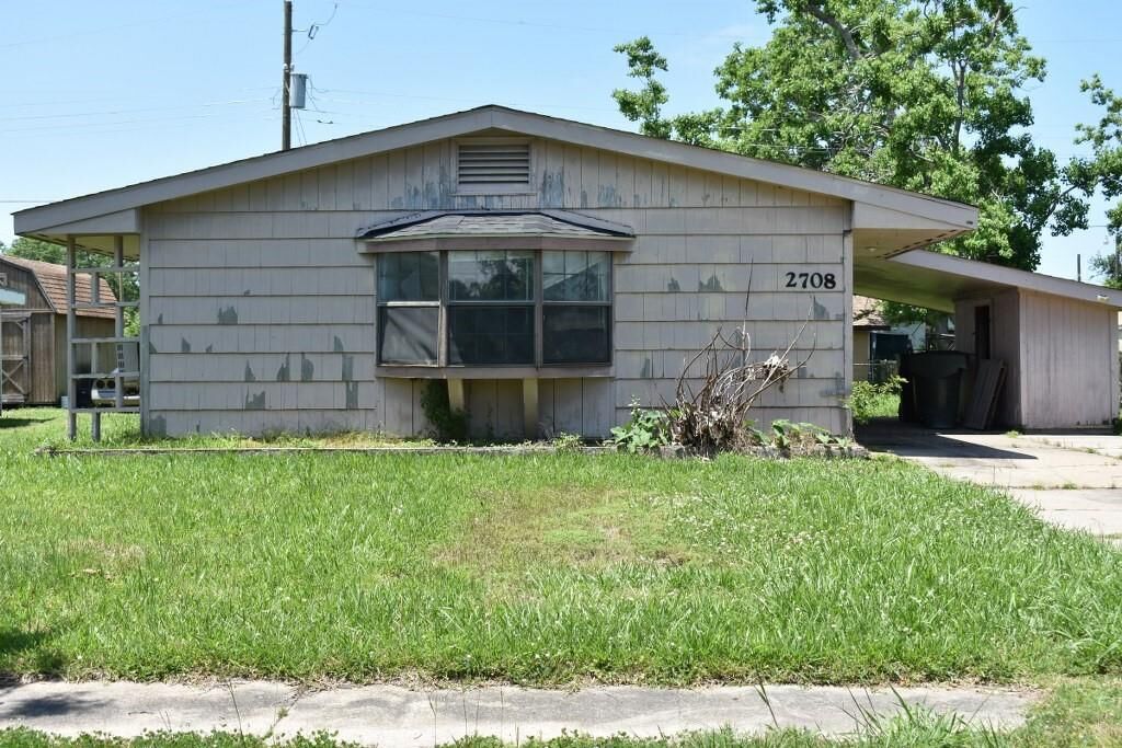 Property Photo: 2708 E General Wainwright Drive E LA 70615
