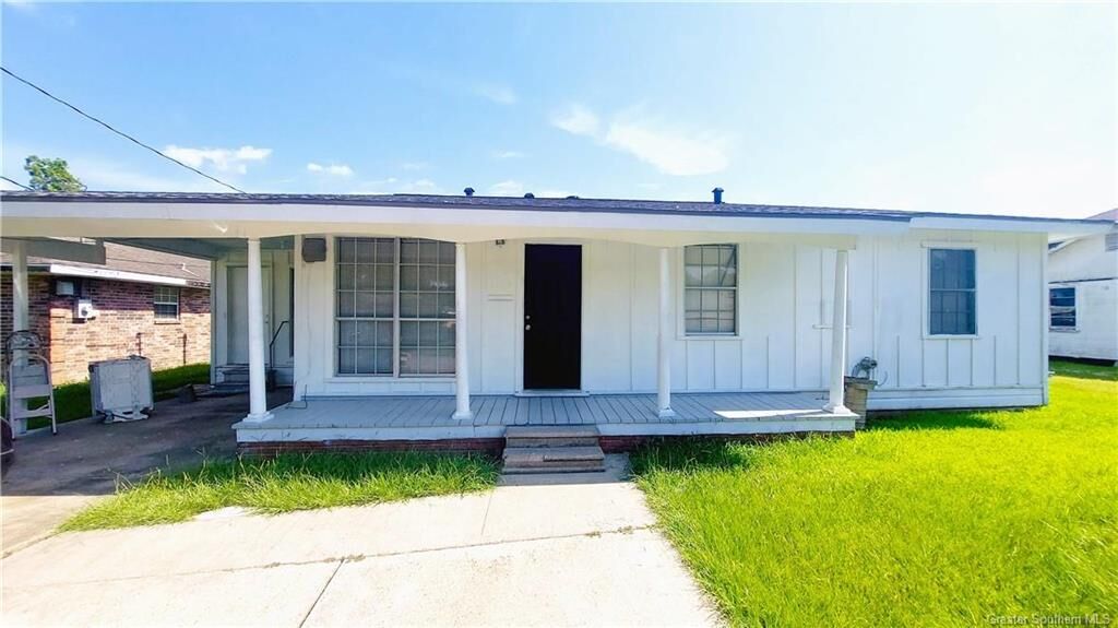 Property Photo: 1208 18th Street LA 70601