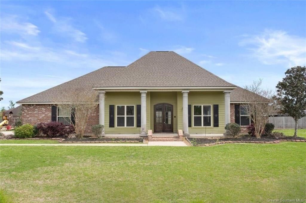 Property Photo: 552 Erble Lane LA 70611