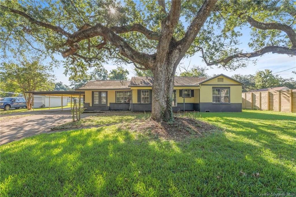 Property Photo:  3719 Gordon Street  LA 70605 