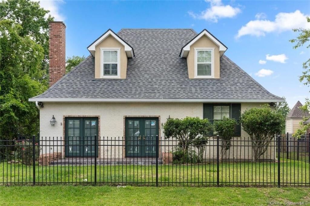 Property Photo:  801 St Anthony Place  LA 70601 