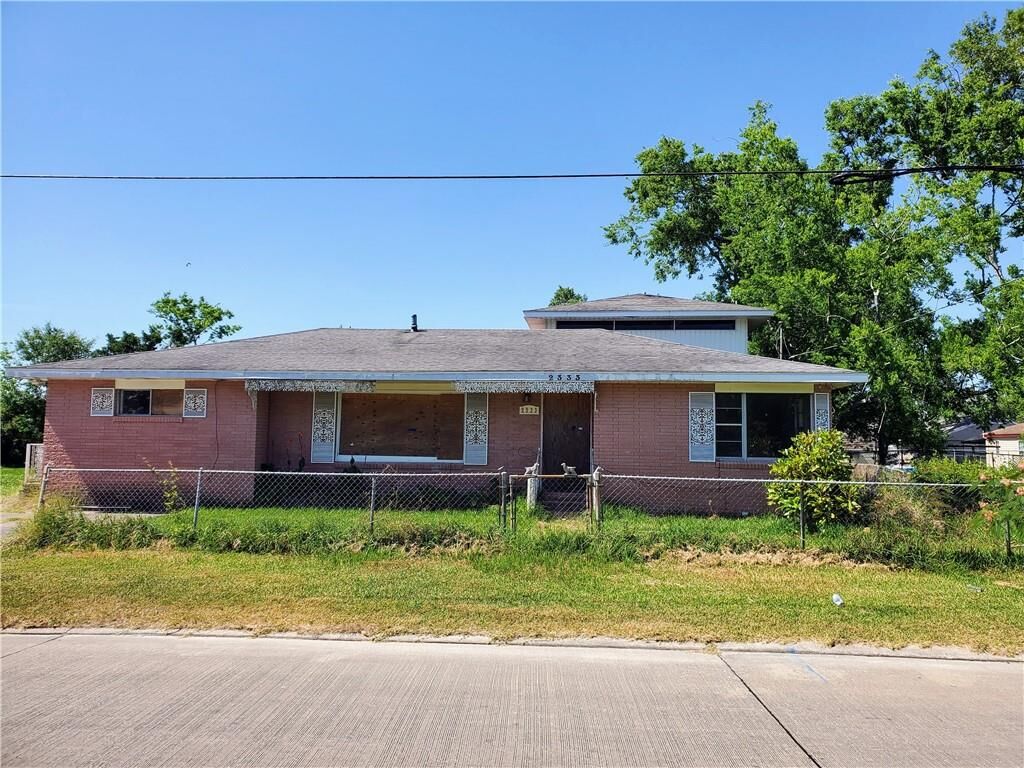 Property Photo:  2333 9th Street  LA 70601 