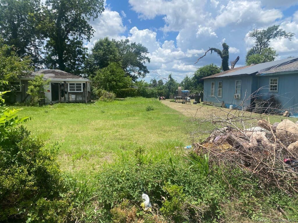 Property Photo:  614 Beam Street 614 1/2  LA 70601 