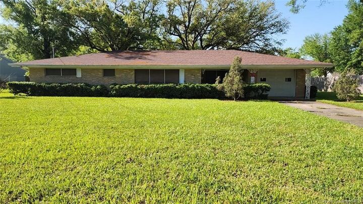 Property Photo:  1916 Ike Street  LA 70607 