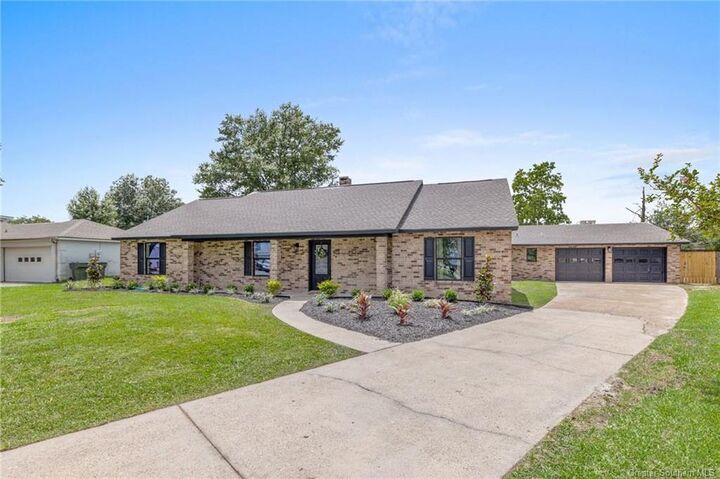 Property Photo: 1540 N Chateau Circle N LA 70605