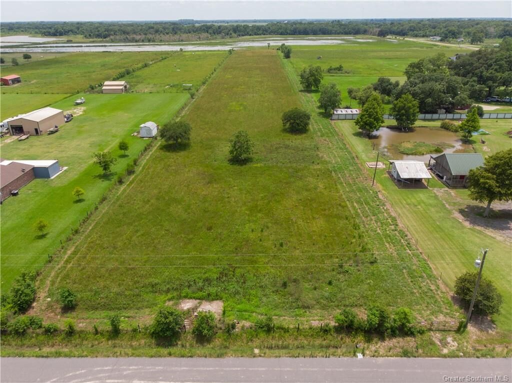 Property Photo:  907 Casper Road  LA 70578