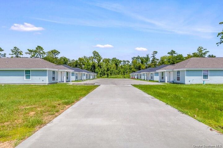 Property Photo: 1366 Georgia Road LA 70611